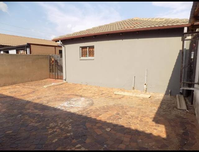 3 BEDROOM HOUSE FOR SALE IN PROTEA GLEN